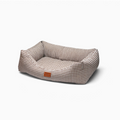 Cama para perros Bambino Doggies con estampado de cuadros vichy en color marrón y etiqueta de piel personalizada