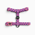 Arnés ajustable para perros Bambino Doggies con estampado de cuadros morados y rosas y diseño en forma de H